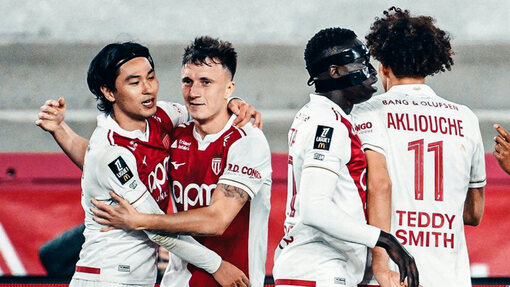 Игроки «Монако» празднуют гол