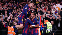 Игроки «Барселоны» празднуют гол