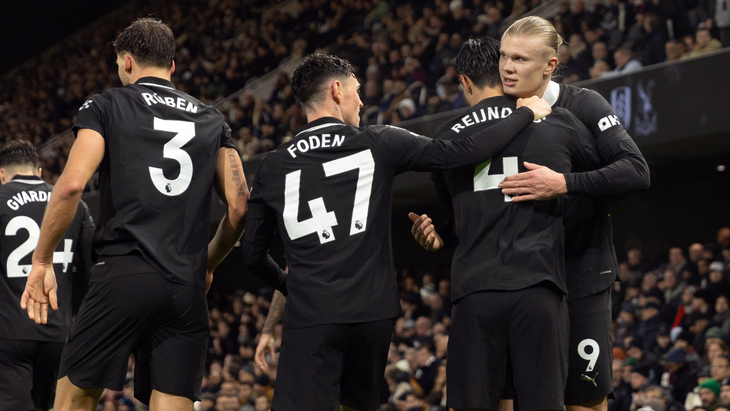 Игроки «Манчестер Сити» празднуют гол