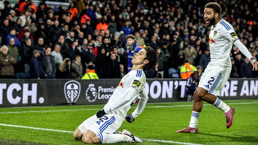 Ао Танака празднует гол