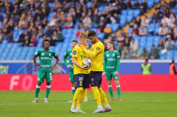 Мохеби благославляет Алексея Миронова на пенальти