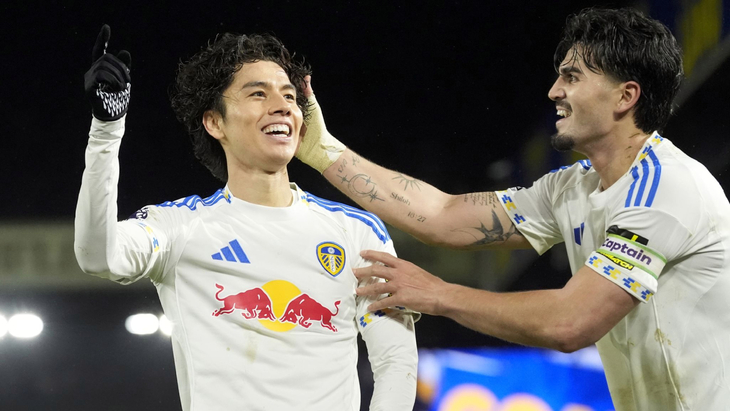 Ао Танака празднует гол