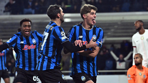 Игроки «Аталанты» празднуют гол