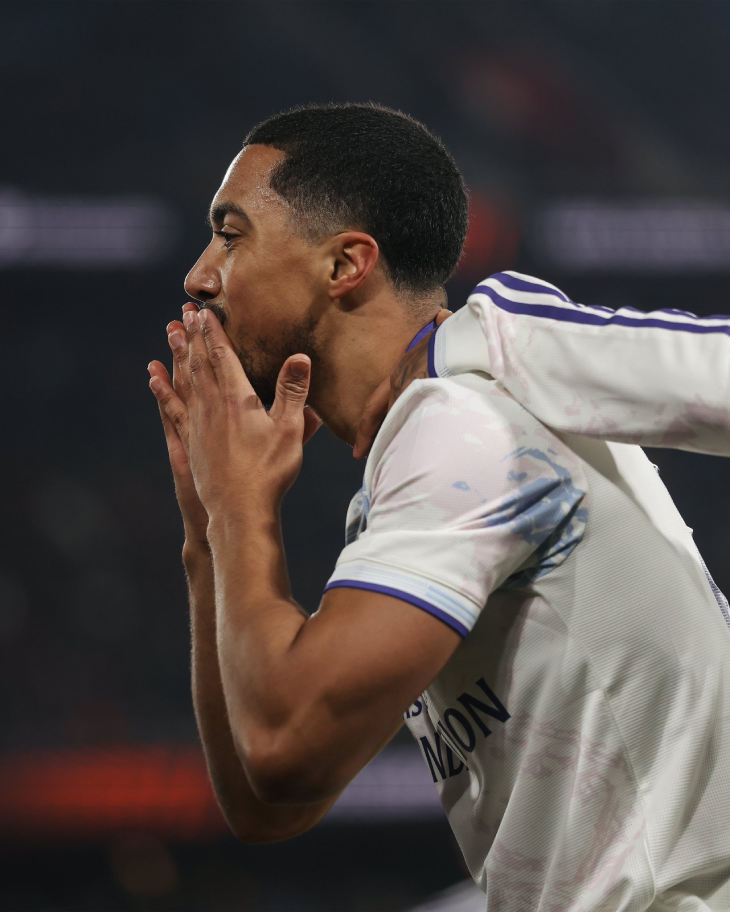 Юри Тилеманс празднует гол