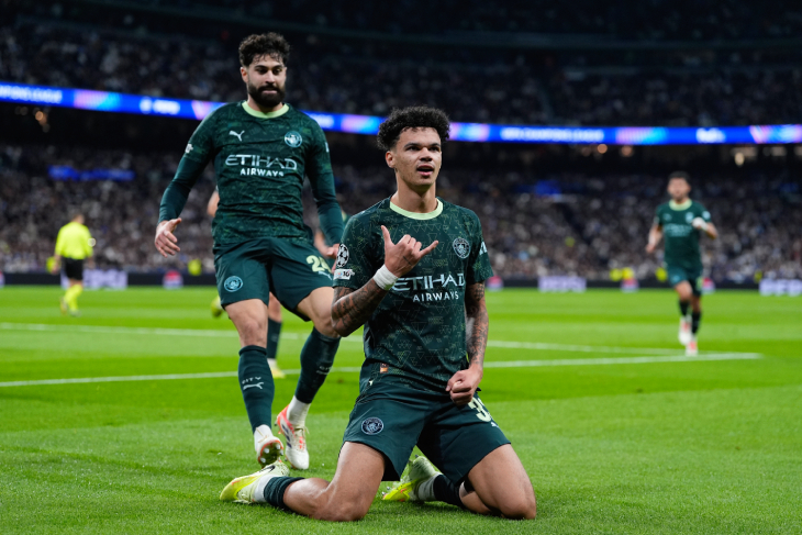 Нико О'Райли празднует гол