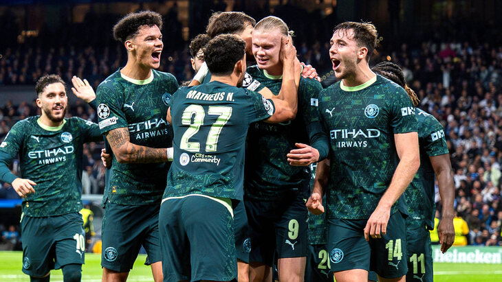 Игроки «Ман Сити» празднуют гол