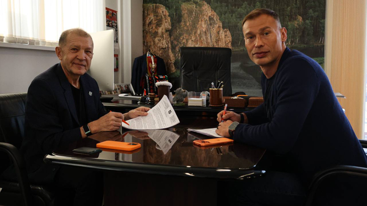 Василий Березуцкий и президент клуба Григорий Иванов