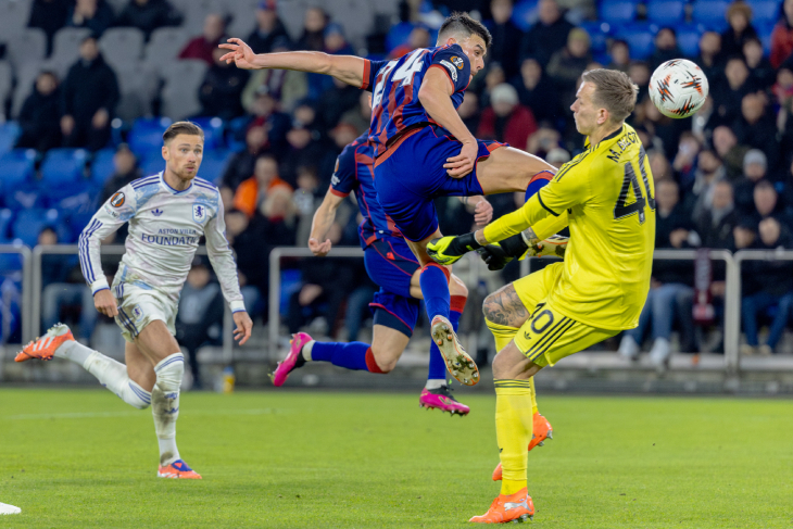 Данилюк забивает гол