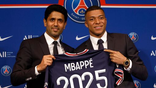 Президент «Пари Сен-Жермен» Нассер Аль-Хелаифи и Килиан Мбаппе