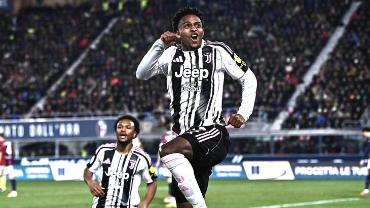 Кабаль празднует гол