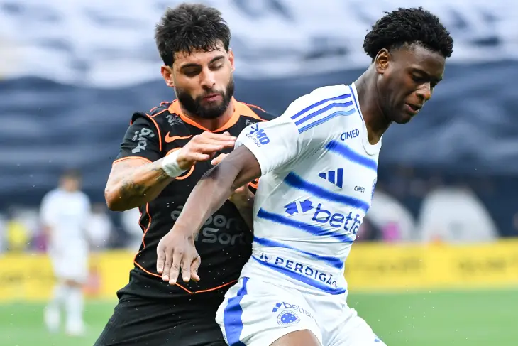 Джонатан Жезус (справа)