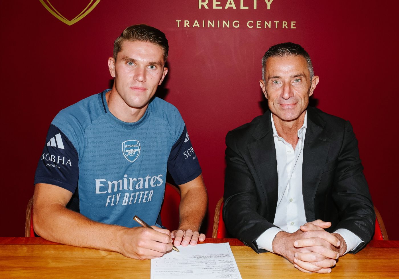 Виктор Дьекереш и спортивный директор «Арсенала» Андреа Берта