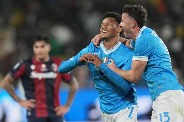 Давид Нерес празднует гол