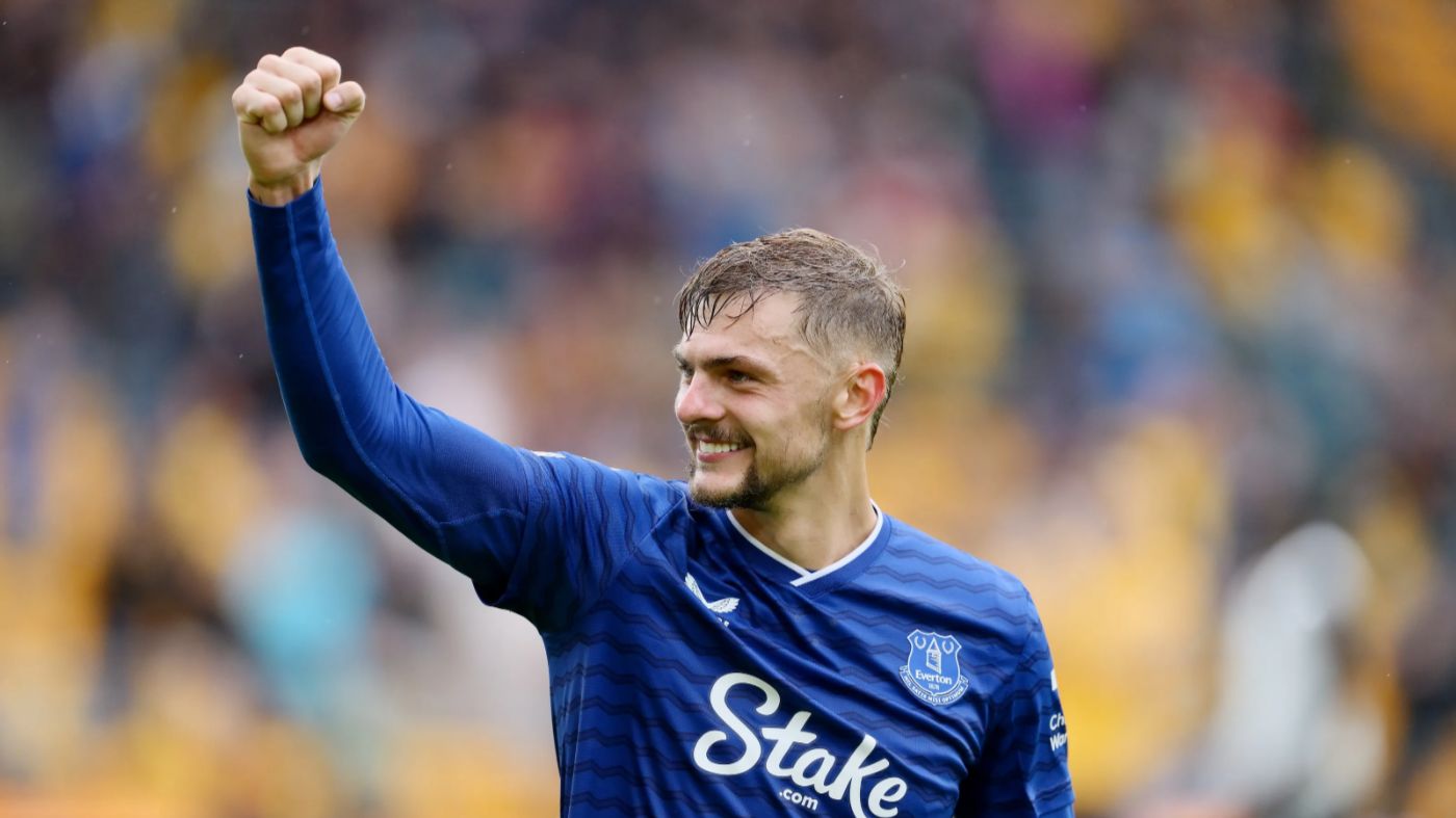 Кирнан Дьюзбери-Холл