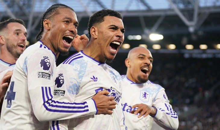 Морган Роджерс (в центре)