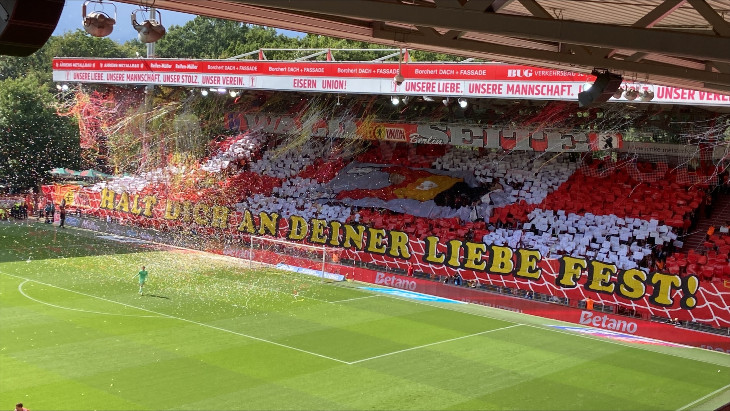 Тифо болельщиков «Униона» в честь Фредерика Рённова