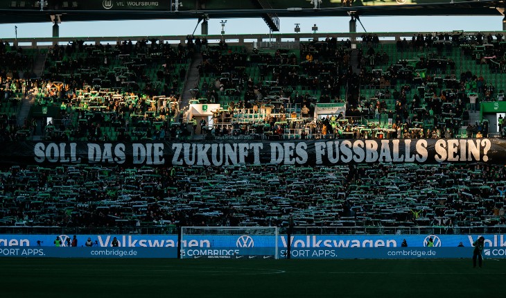 Баннер на «Фольксваген-Арене» в Вольфсбурге