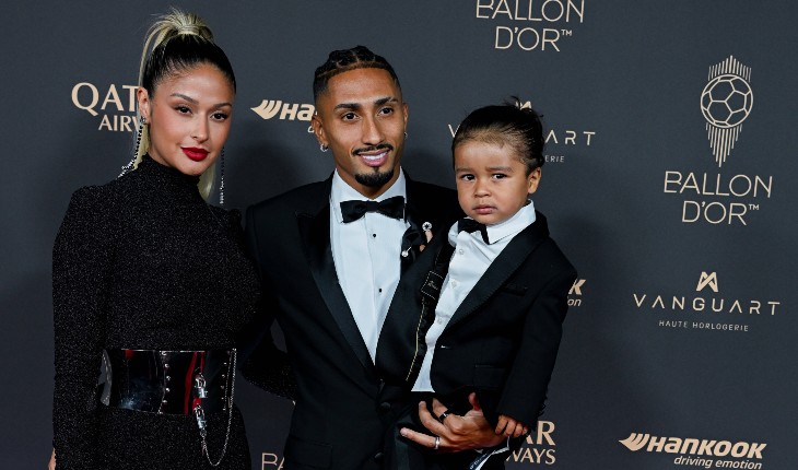 Рафинья с женой и сыном на церемонии вручения «Золотого мяча»