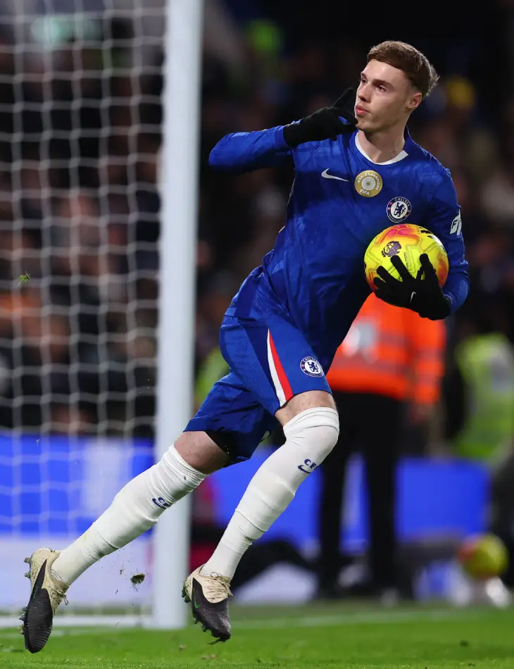 Коул Палмер забивает с пенальти