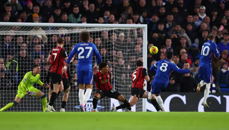 Энцо Фернандес делает счет 2:1