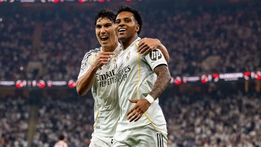 Гонсало Гарсия и Родриго празднуют гол