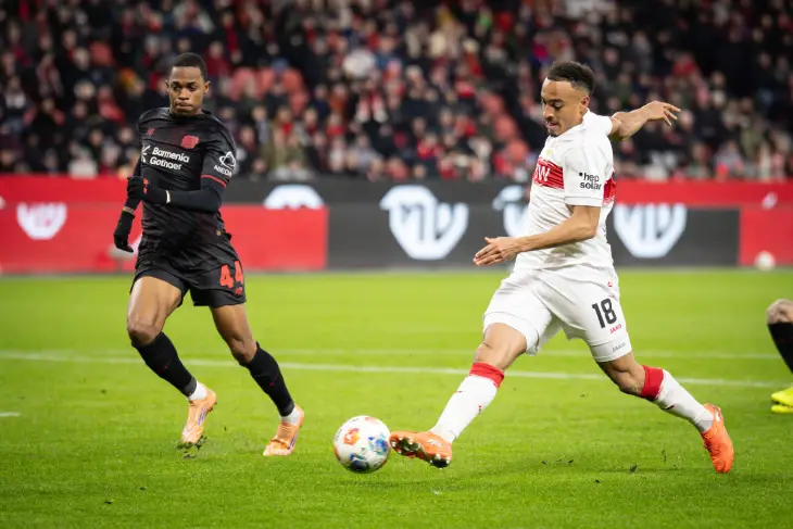 Джейми Левелинг забивает гол