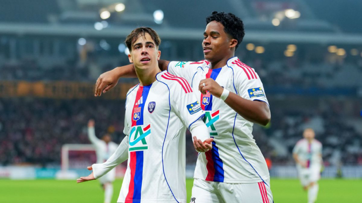 Афонсу Морейра празднует гол с Эндриком