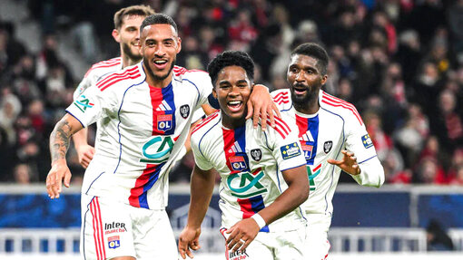 Эндрик празднует гол 