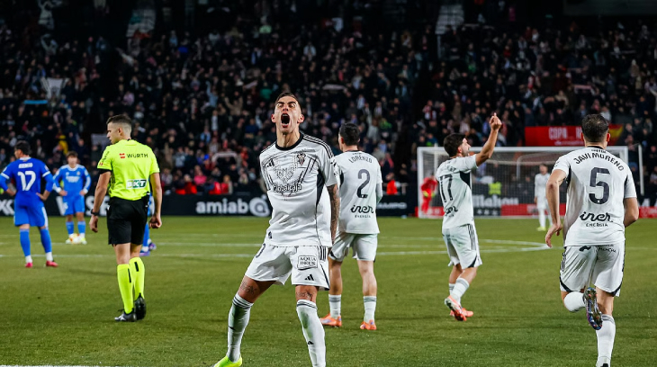 Игроки «Альбасете» празднуют победу