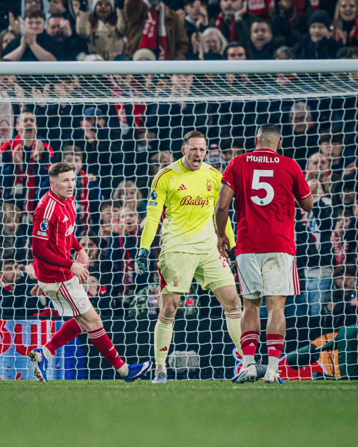 Матц Селс празднует спасение ворот «Ноттингема»