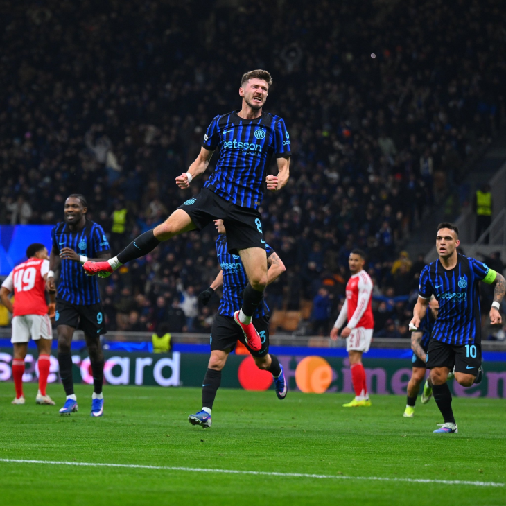 Петар Сучич празднует гол