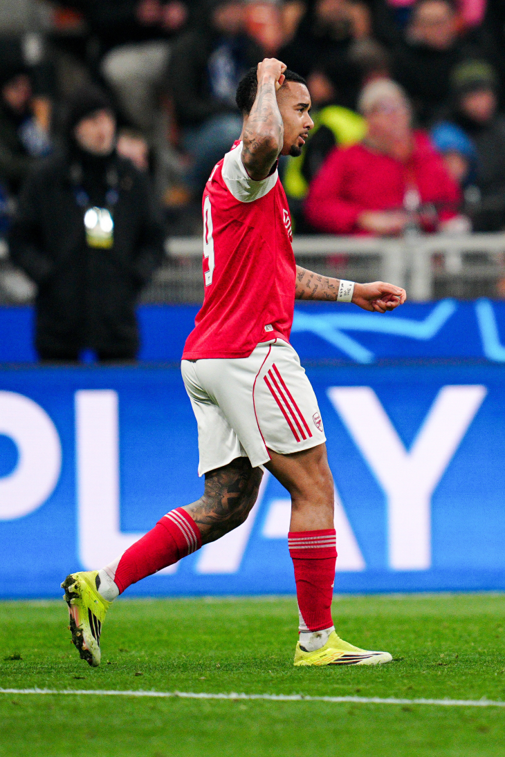 Габриэл Жезус празднует гол