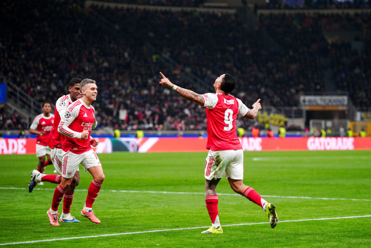 Габриэл Жезус празднует гол