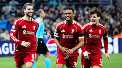 Игроки «Ливерпуля» празднуют гол