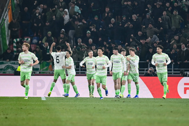 Игроки «Селтика» празднуют второй гол