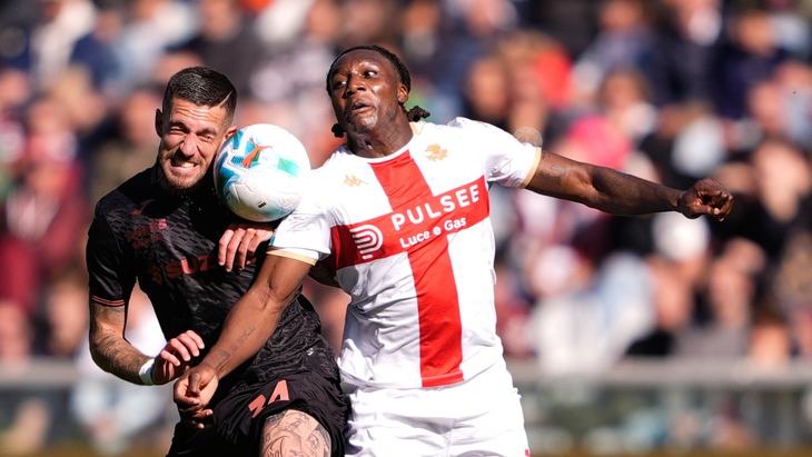 Брук Нортон-Каффи (справа)