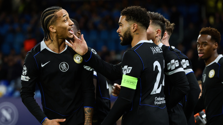 Игроки «Челси» празднуют гол