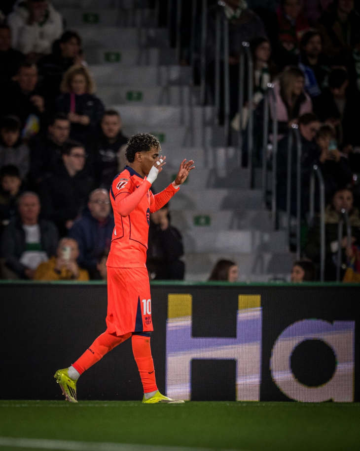 Ламин Ямаль празднует гол