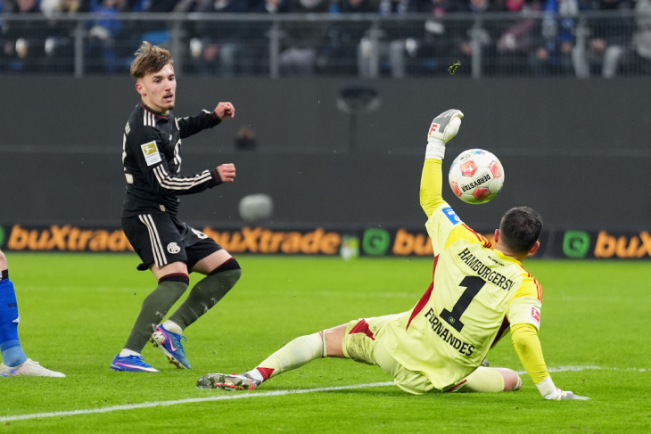 Спасение Хойера после удара Карла