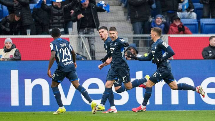 Андрей Крамарич (в центре)