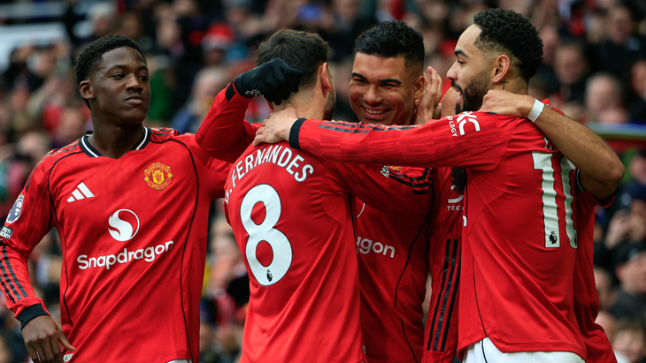 Игроки «МЮ» празднуют гол