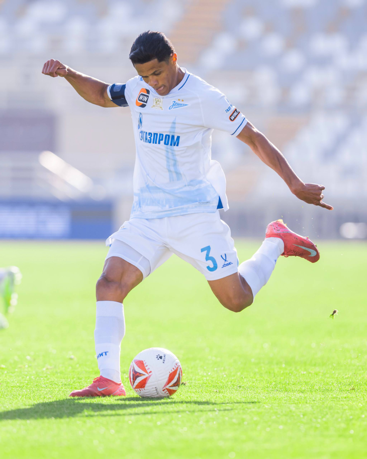 Дуглас Сантос