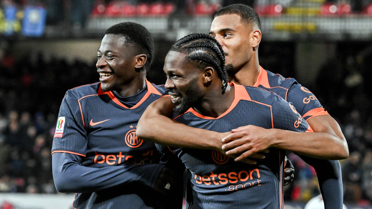 Игроки «Интера» празднуют гол