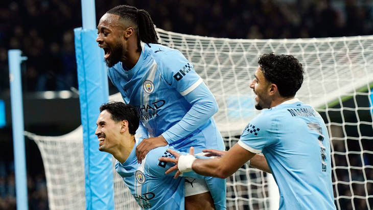Игроки «Сити» празднуют гол