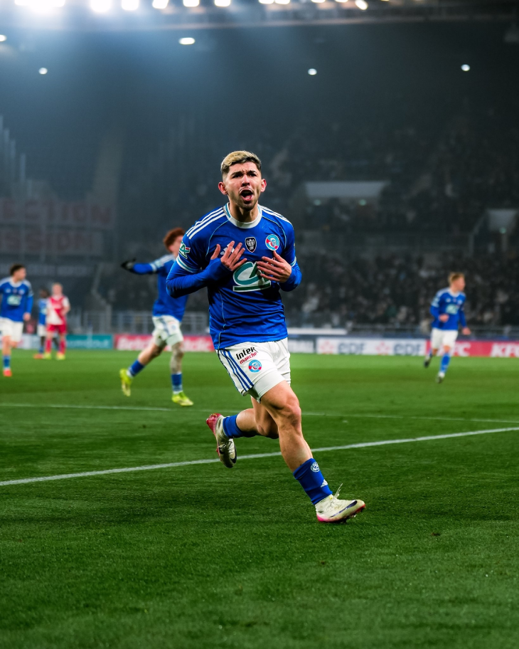 Хулио Энсисо празднует гол