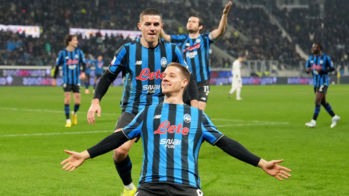 Игроки «Аталаны» празднуют гол 