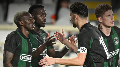 Игроки «Краснодара» празднуют гол 