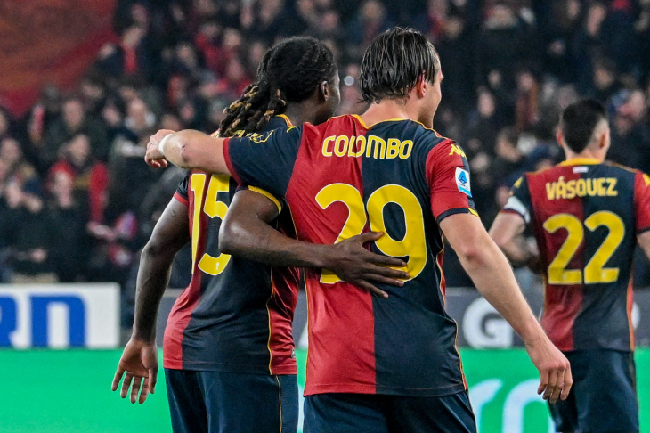 Лоренцо Коломбо празднует гол