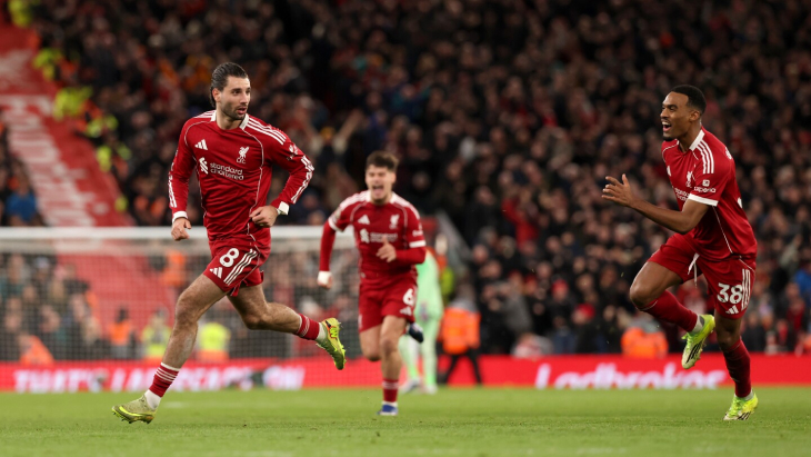 Доминик Собослаи празднует гол