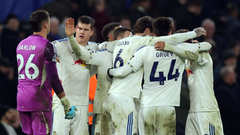 Игроки «Лидса» празднуют гол